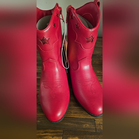 Red Star Embroidered Cowboy Boots - Picture 1 of 5